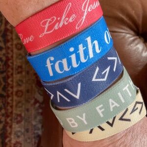 5 Elastic Bracelets Bible Bracelets Daily Verse God Wrist Bands Set of 5 NEW